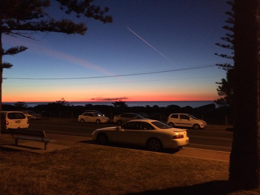 Adelaide - Semaphore Beach Front Kültér fotó