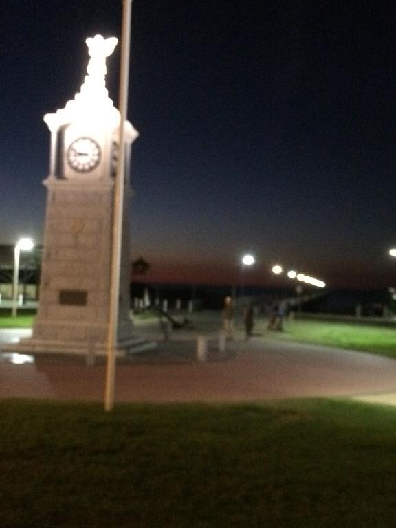 Adelaide - Semaphore Beach Front Kültér fotó