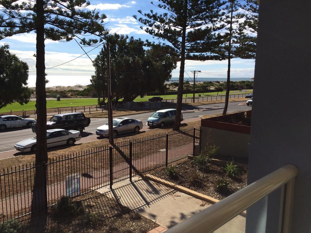 Adelaide - Semaphore Beach Front Kültér fotó