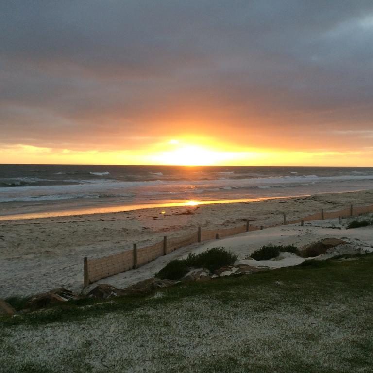 Adelaide - Semaphore Beach Front Kültér fotó