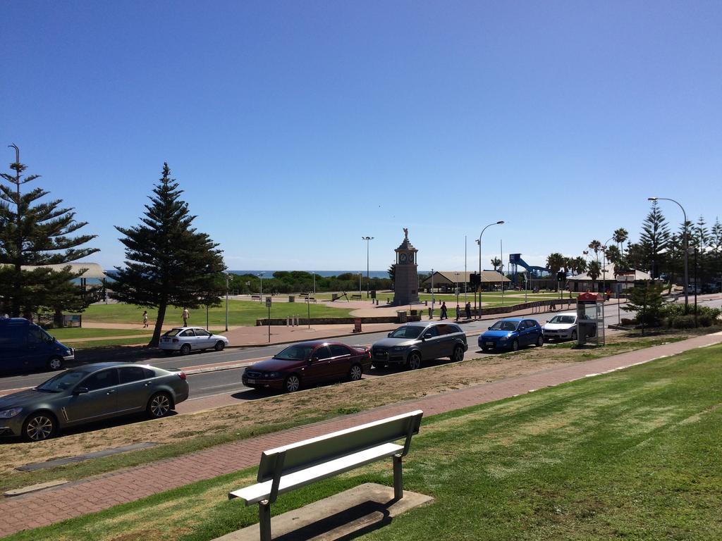 Adelaide - Semaphore Beach Front Kültér fotó