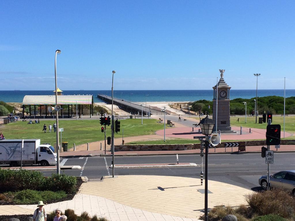 Adelaide - Semaphore Beach Front Kültér fotó