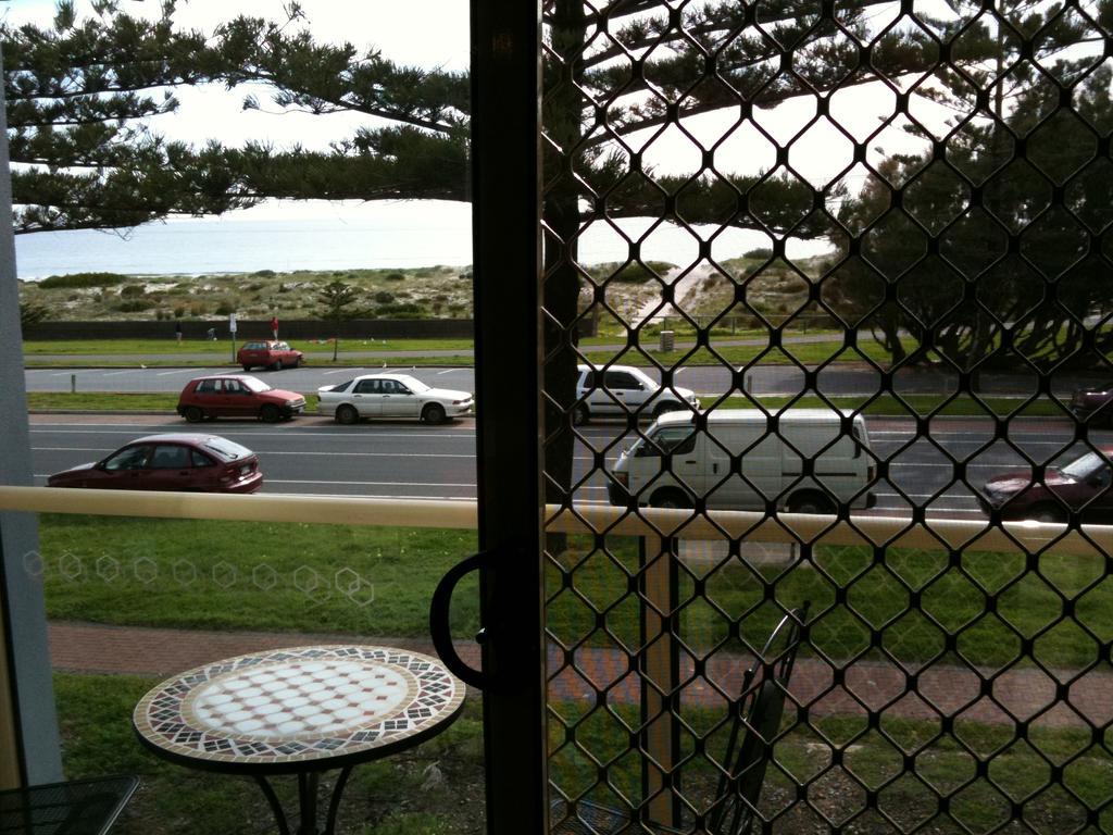 Adelaide - Semaphore Beach Front Kültér fotó